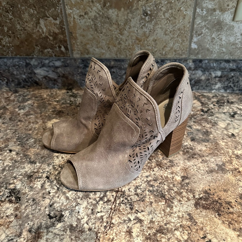 Fergalicious Shootie Boots Peep Toe Tan Suede Ankle Boots Size 9.5